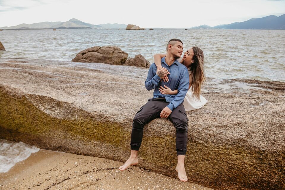 Brenda e Lucas - Ensaio Pré Casamento na Praia das Palmeiras em Florianópolis, SC