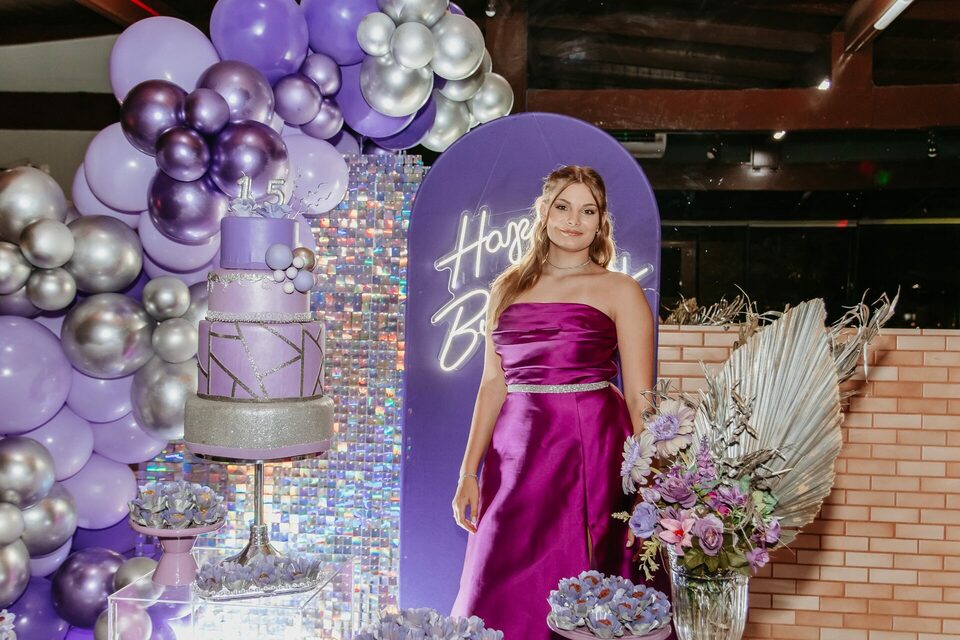 Luisa - Festa de 15 Anos na AABB Coqueiros em Florianópolis, SC