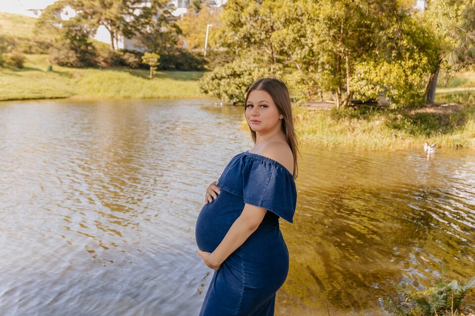 Mariana - Ensaio Gestante no Lago Pedra Branca em Palhoça, SC