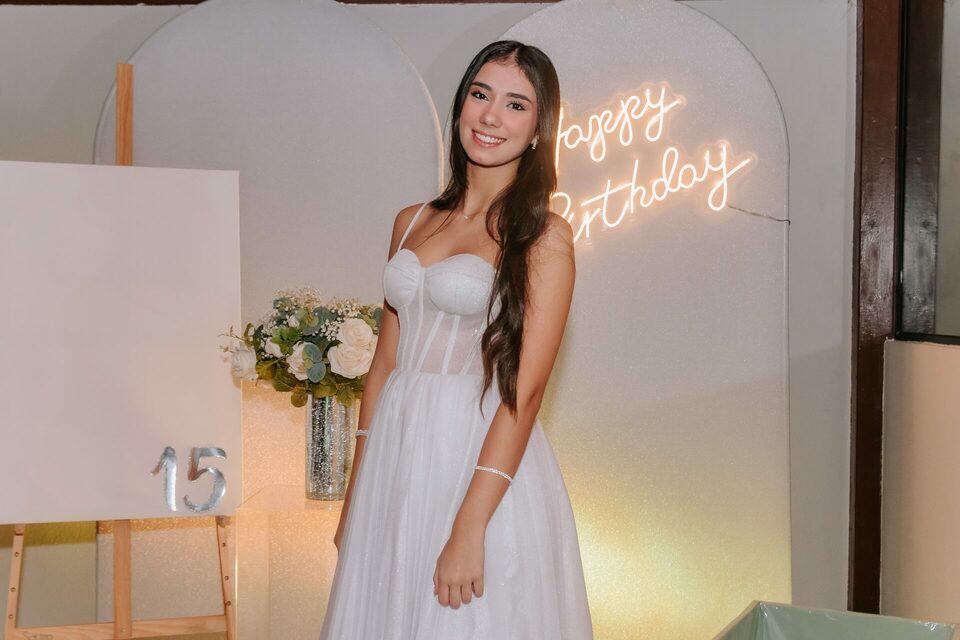 Natália - Festa de 15 Anos na AABB Coqueiros em Florianópolis, SC