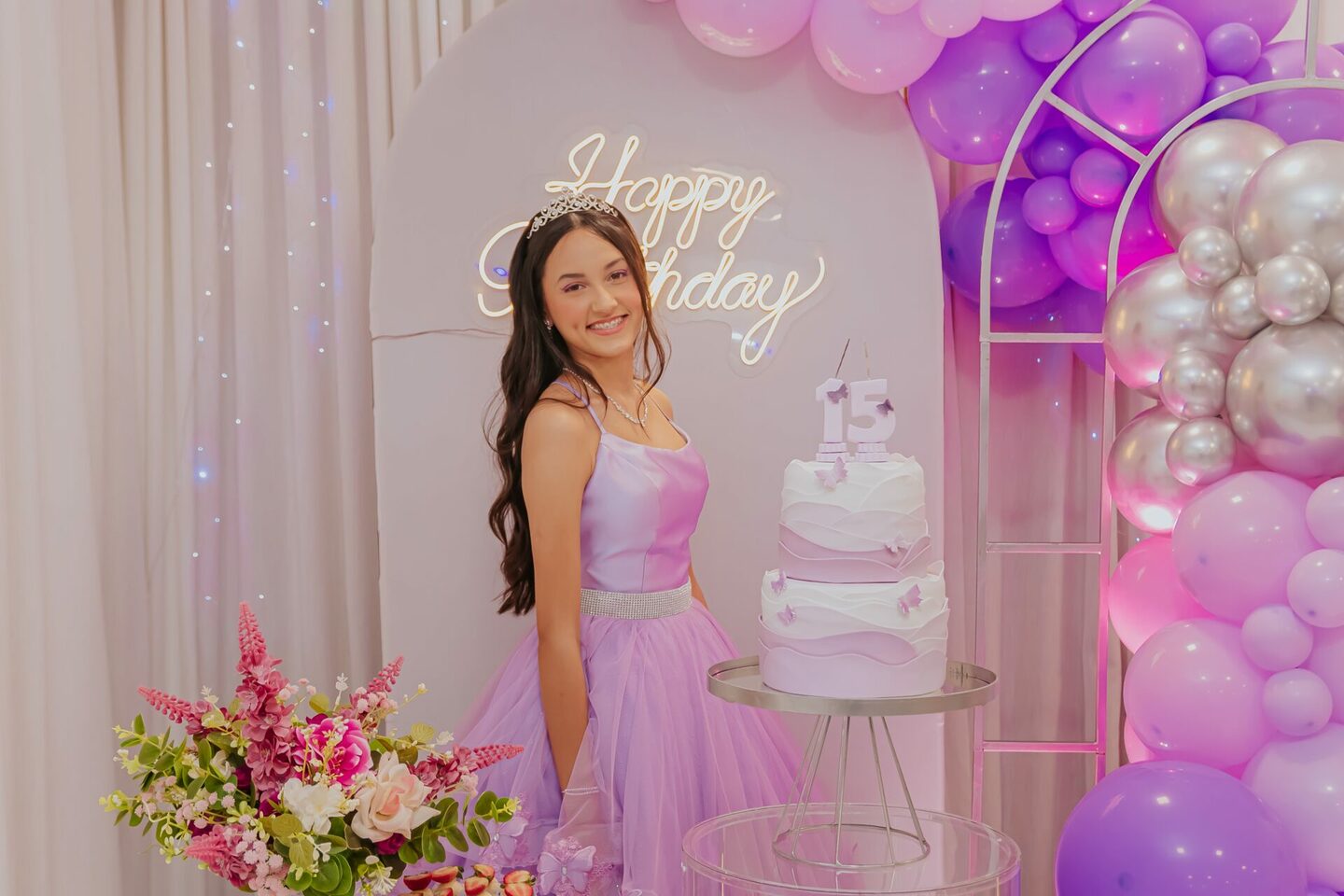 Camila - Festa de 15 Anos no salão Maria da Festa em São José, SC