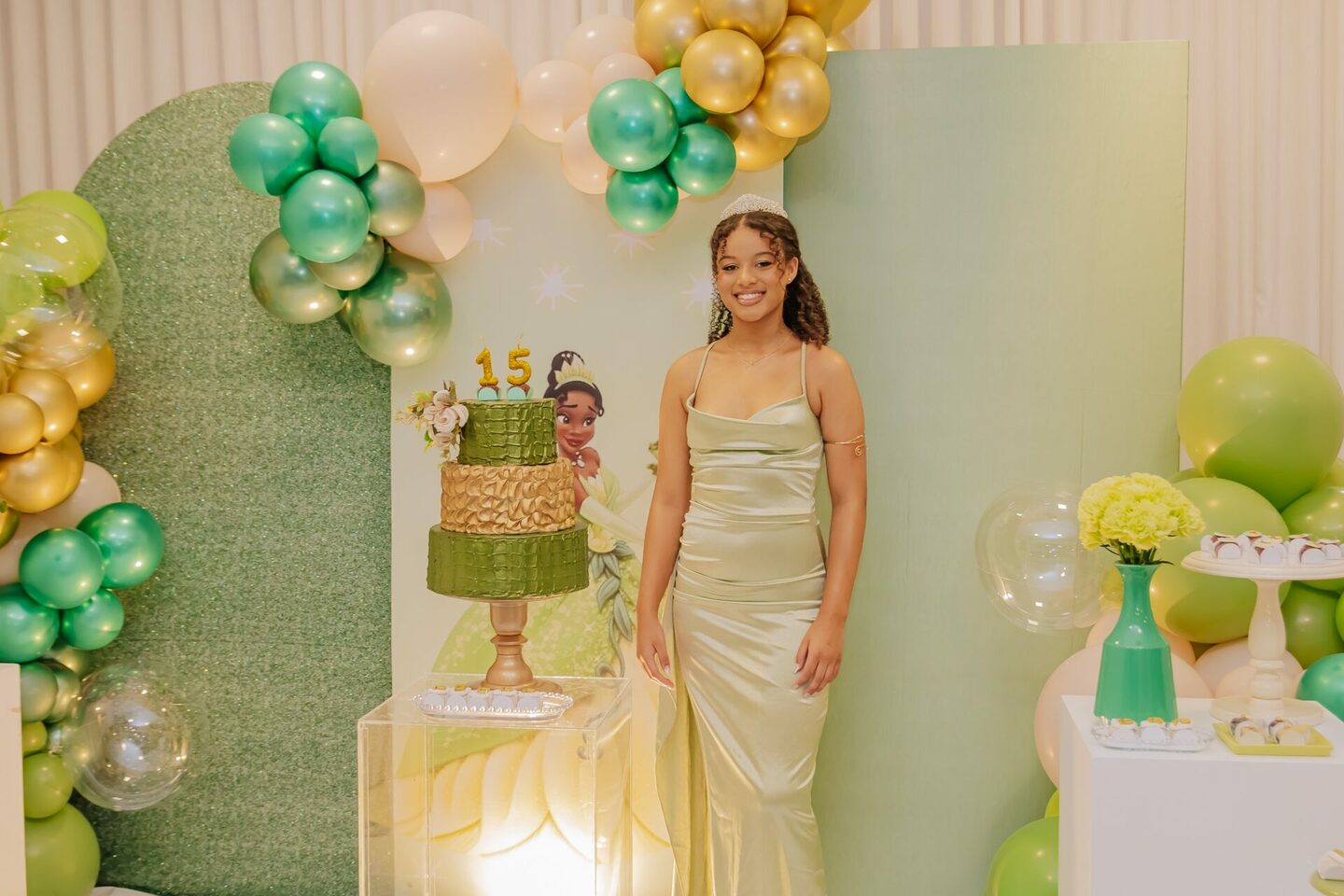 Nycole - Festa de 15 Anos no Salão Maria da Festa em São José, SC 